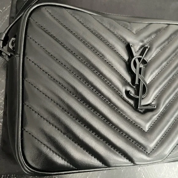 YSL LOU CAMERA BAG IN QUILTED LEATHER - Picture 8 of 17